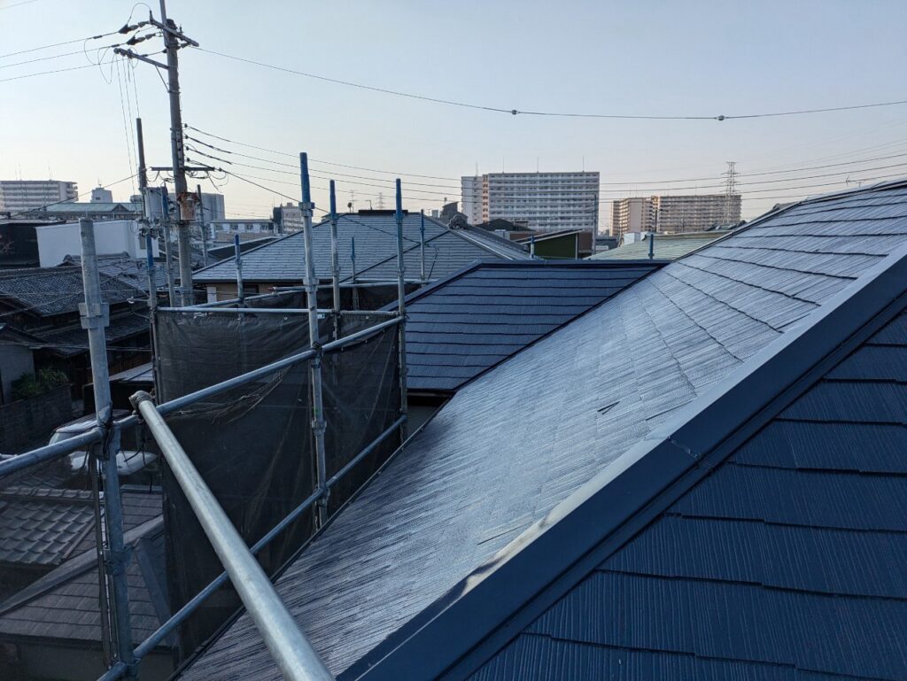 田辺市T様邸の屋根塗装上塗り、施工完了　25424
