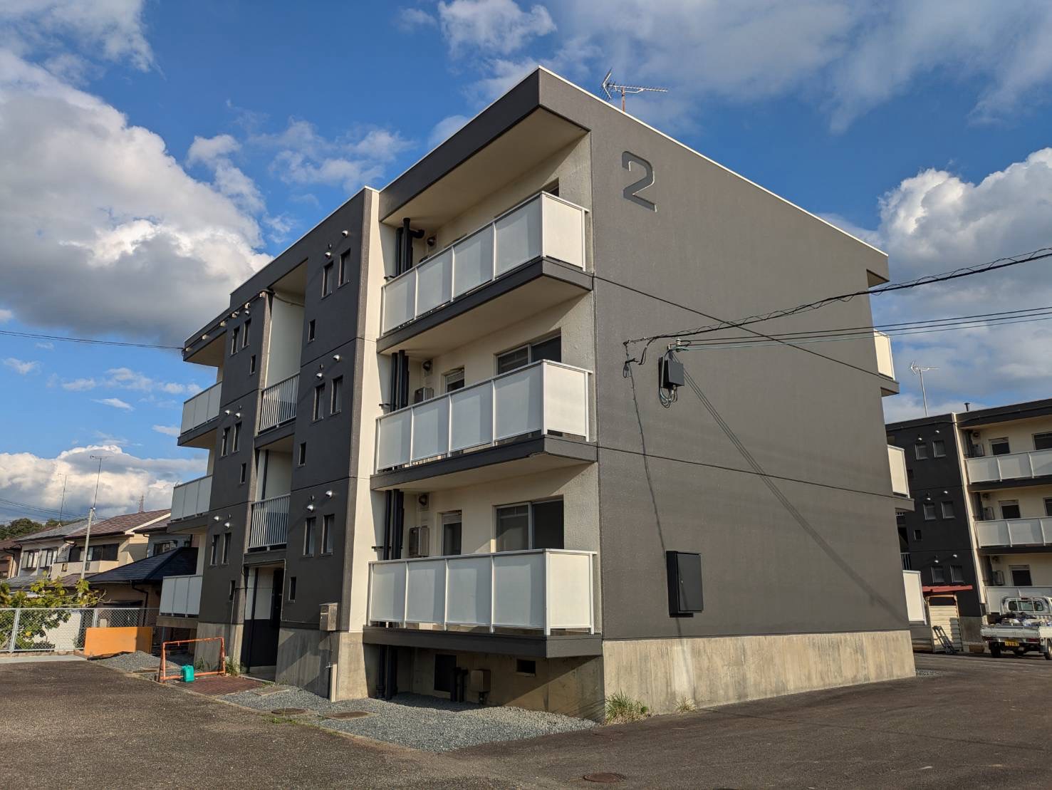 田辺市 アパート外壁塗装 2棟目の施工後 外観写真｜清潔感のある仕上がりで入居率アップに貢献