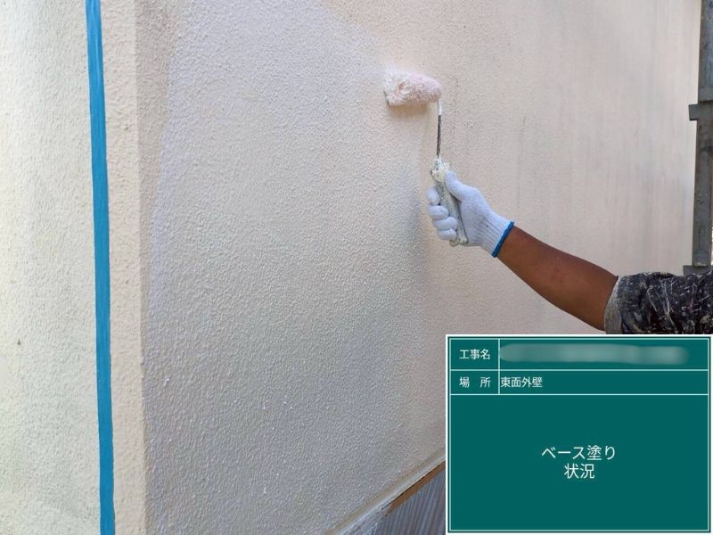 田辺市 アパート外壁塗装 下塗り作業の様子
