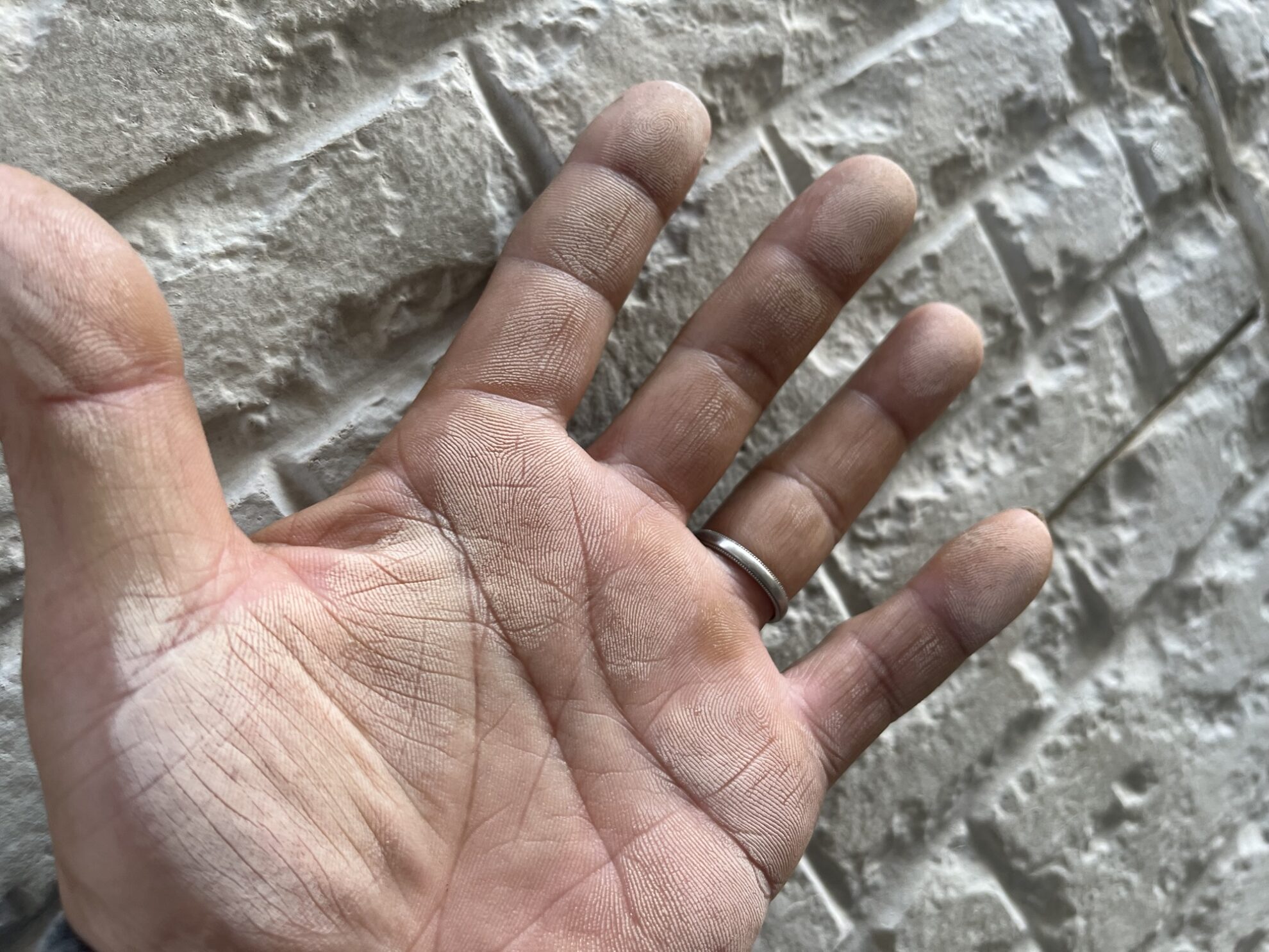 チョーキング現象 外壁を触ると白い粉が手につく状態